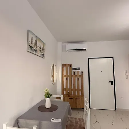 Azure Apartment *